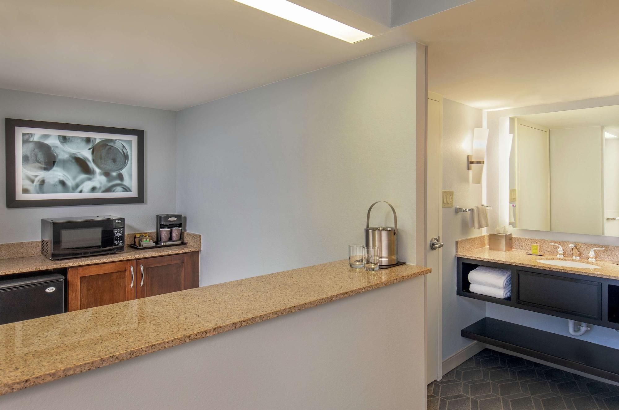 Doubletree By Hilton Columbia Hotel Bagian luar foto